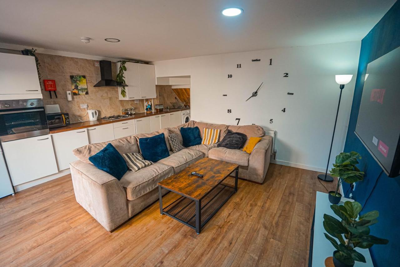 Private And Spacious 2 Bedroom House - Free Parking! Cardiff Dış mekan fotoğraf
