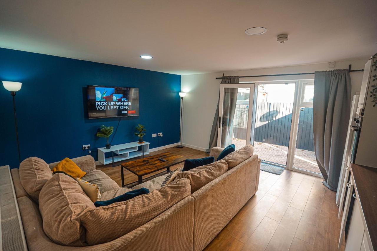 Private And Spacious 2 Bedroom House - Free Parking! Cardiff Dış mekan fotoğraf