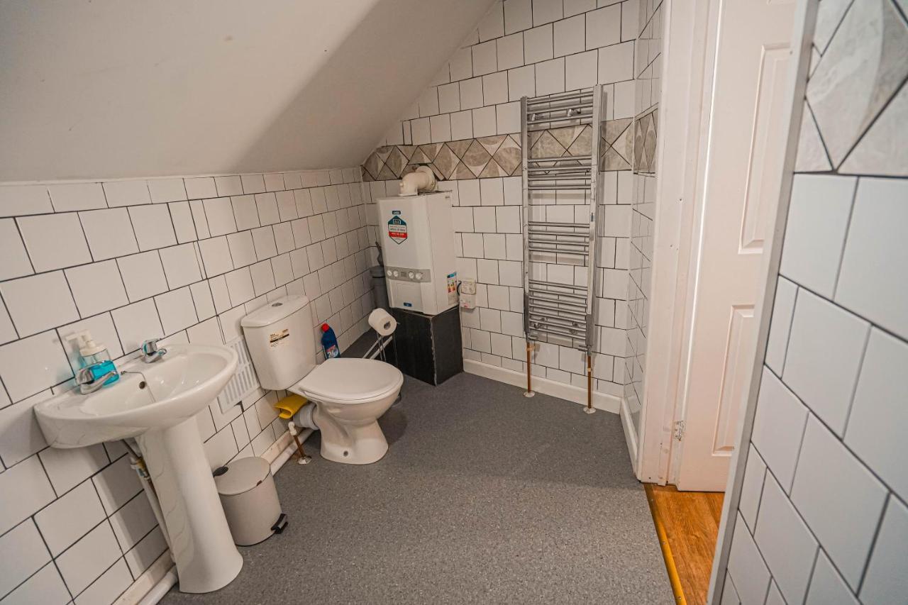 Private And Spacious 2 Bedroom House - Free Parking! Cardiff Dış mekan fotoğraf