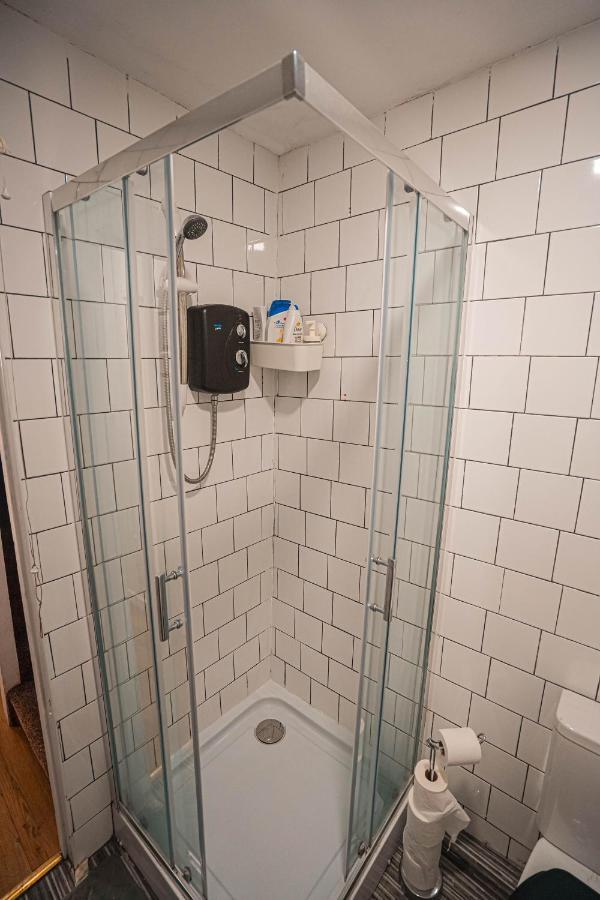 Private And Spacious 2 Bedroom House - Free Parking! Cardiff Dış mekan fotoğraf
