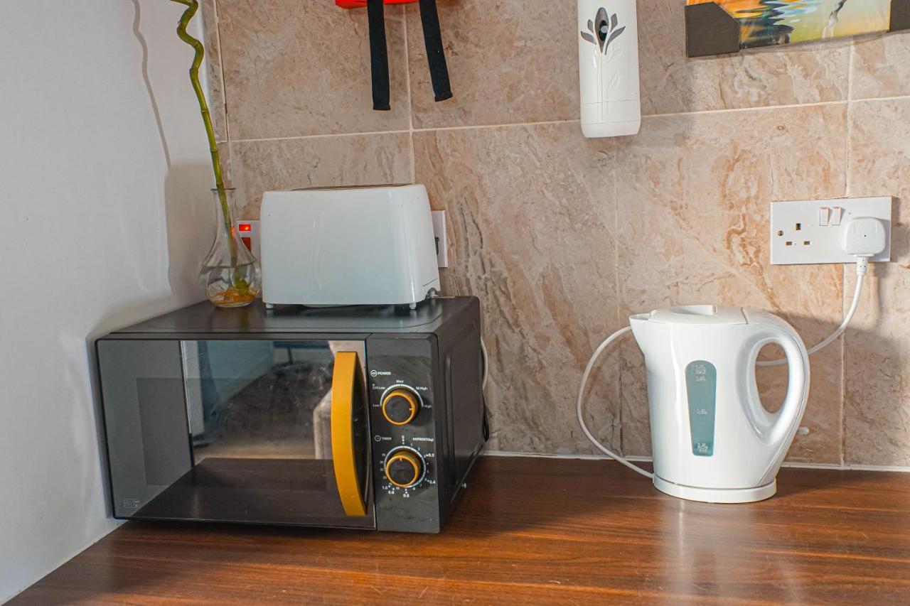 Private And Spacious 2 Bedroom House - Free Parking! Cardiff Dış mekan fotoğraf