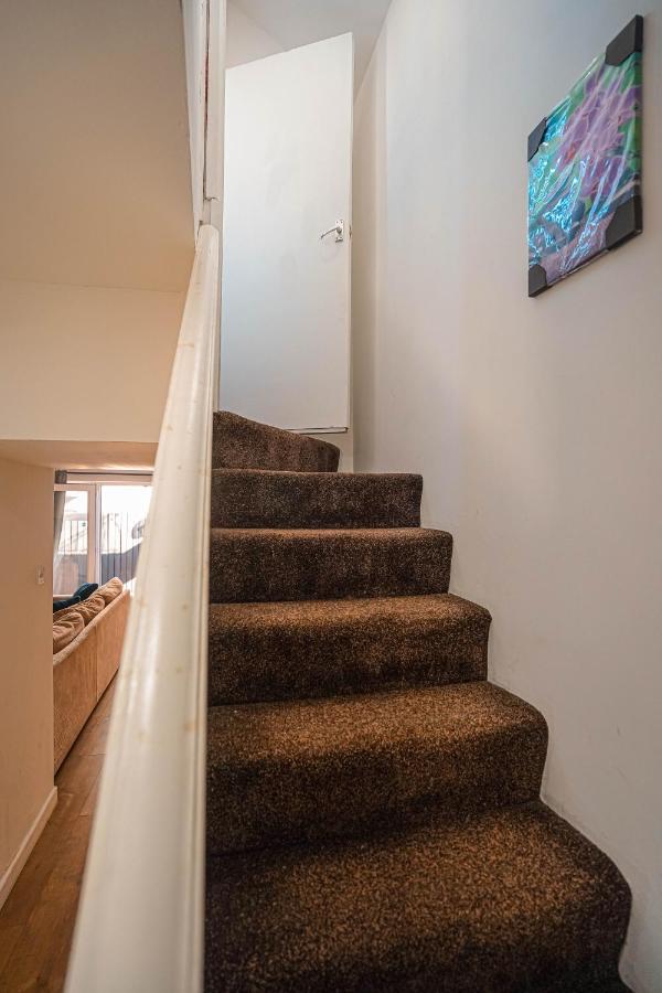 Private And Spacious 2 Bedroom House - Free Parking! Cardiff Dış mekan fotoğraf