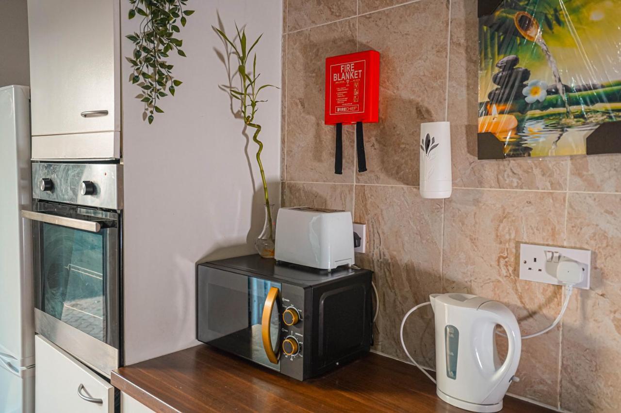 Private And Spacious 2 Bedroom House - Free Parking! Cardiff Dış mekan fotoğraf