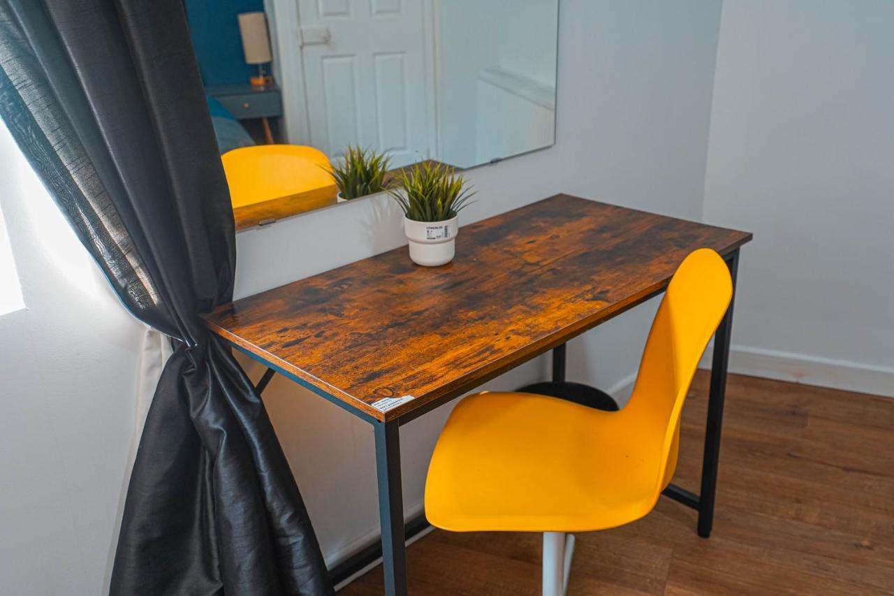 Private And Spacious 2 Bedroom House - Free Parking! Cardiff Dış mekan fotoğraf