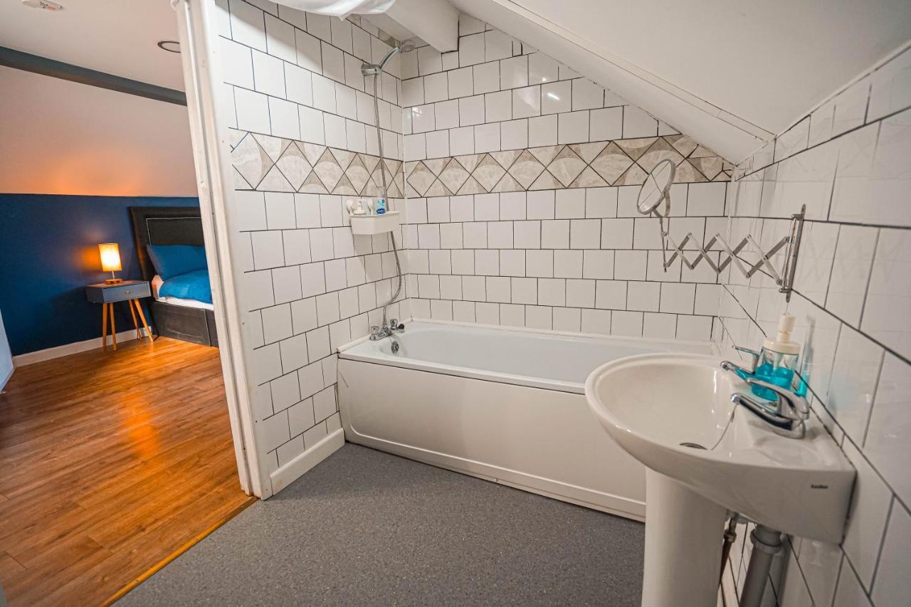 Private And Spacious 2 Bedroom House - Free Parking! Cardiff Dış mekan fotoğraf