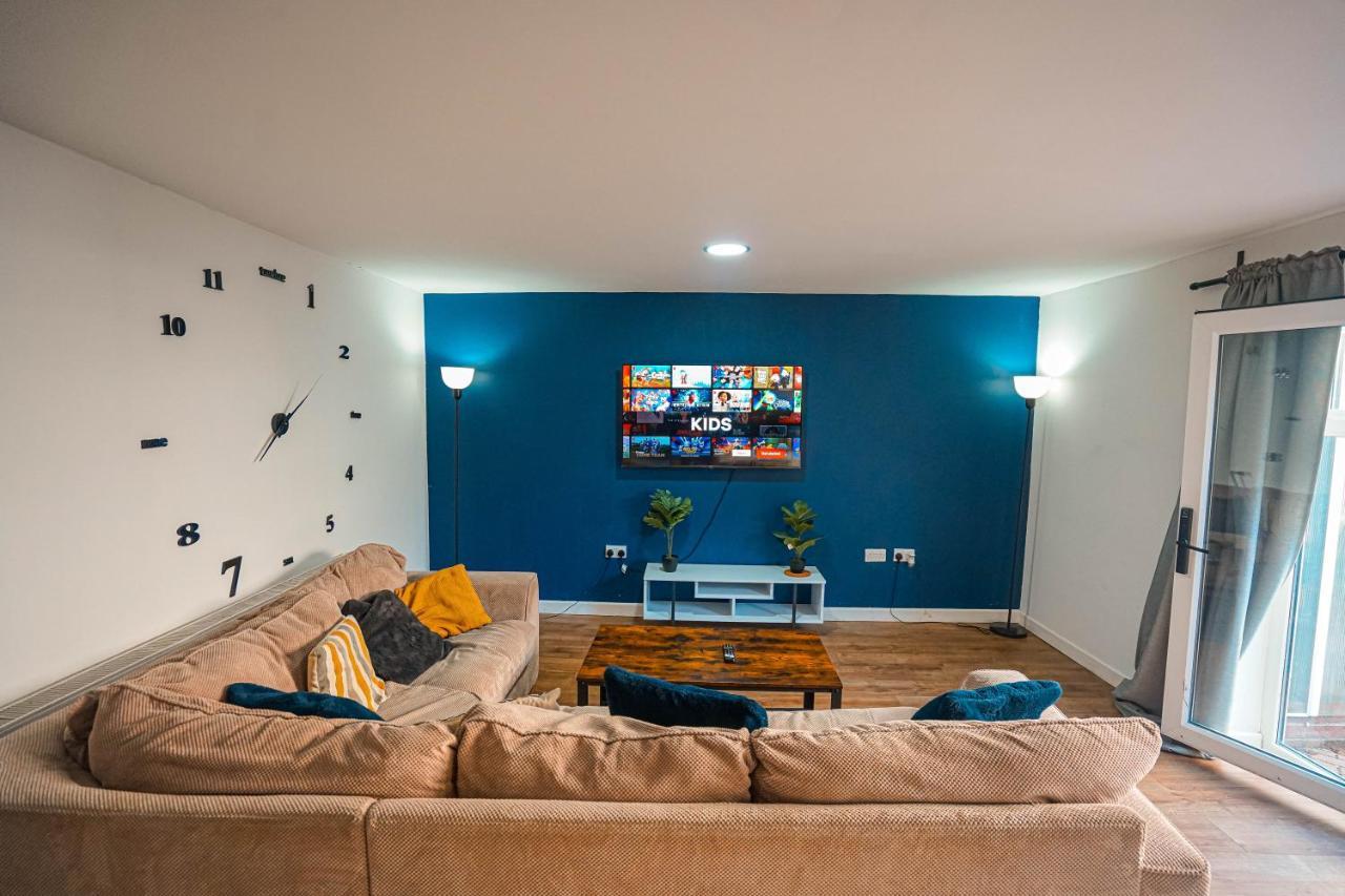 Private And Spacious 2 Bedroom House - Free Parking! Cardiff Dış mekan fotoğraf