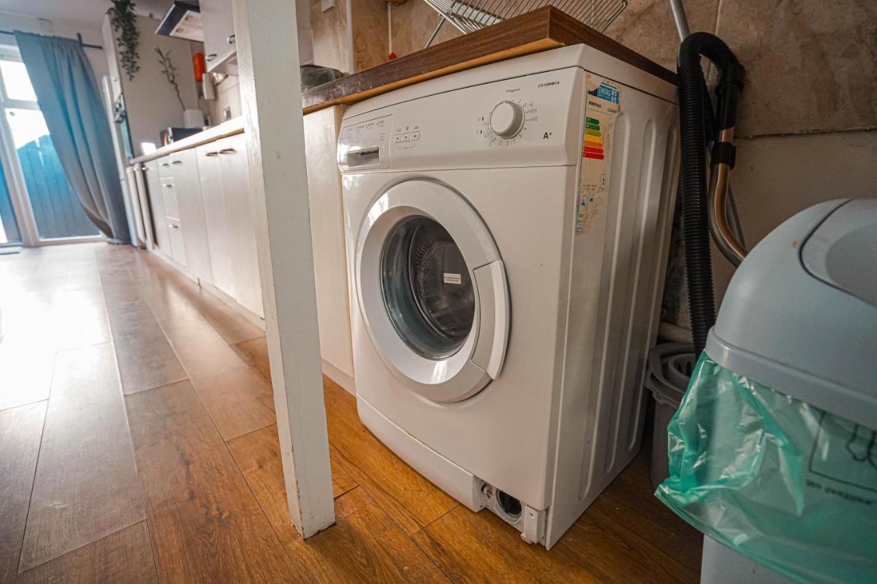 Private And Spacious 2 Bedroom House - Free Parking! Cardiff Dış mekan fotoğraf